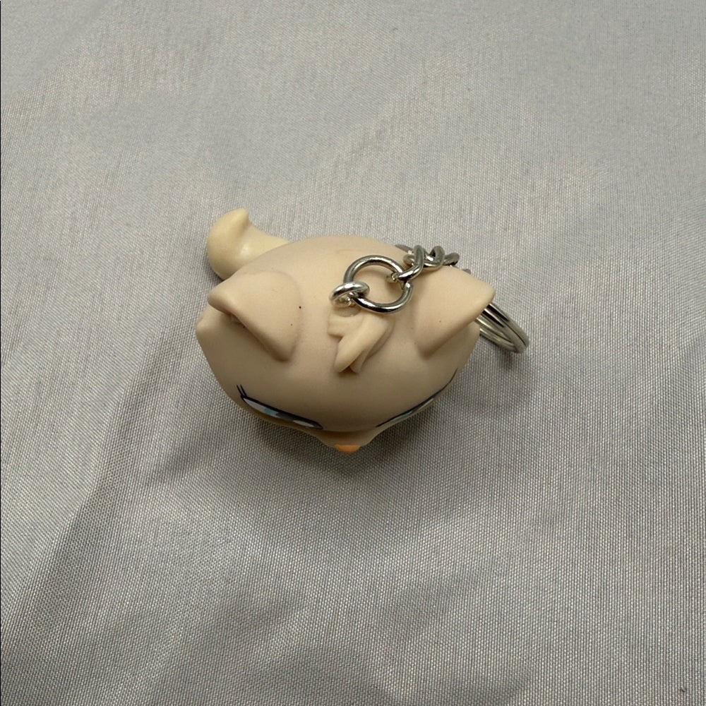 Top of cream cat keychain