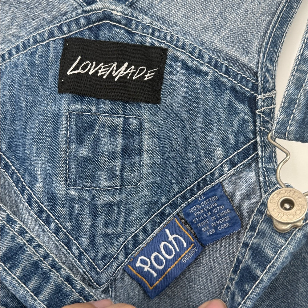 Close-up of a blue denim jacket with 'LOVENADE' and 'Paoh' labels.