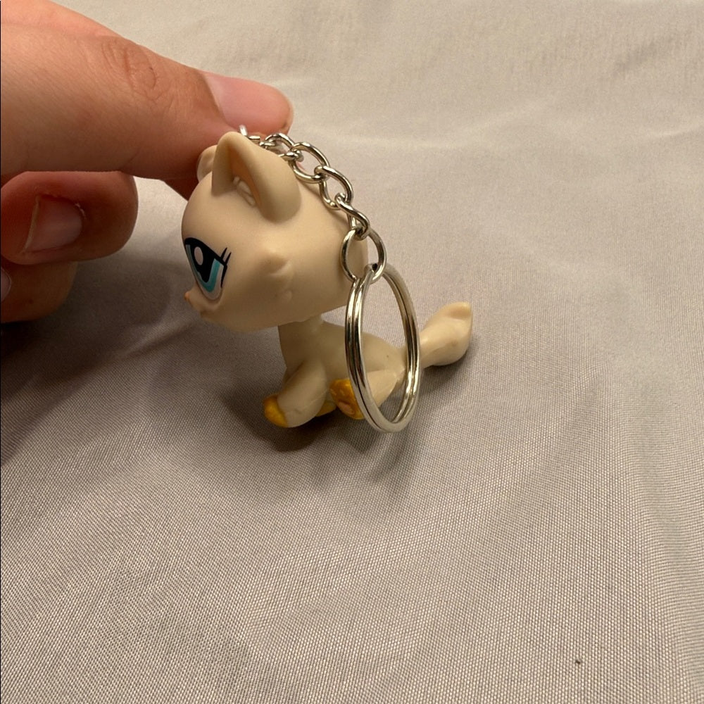 side of cat keychain 