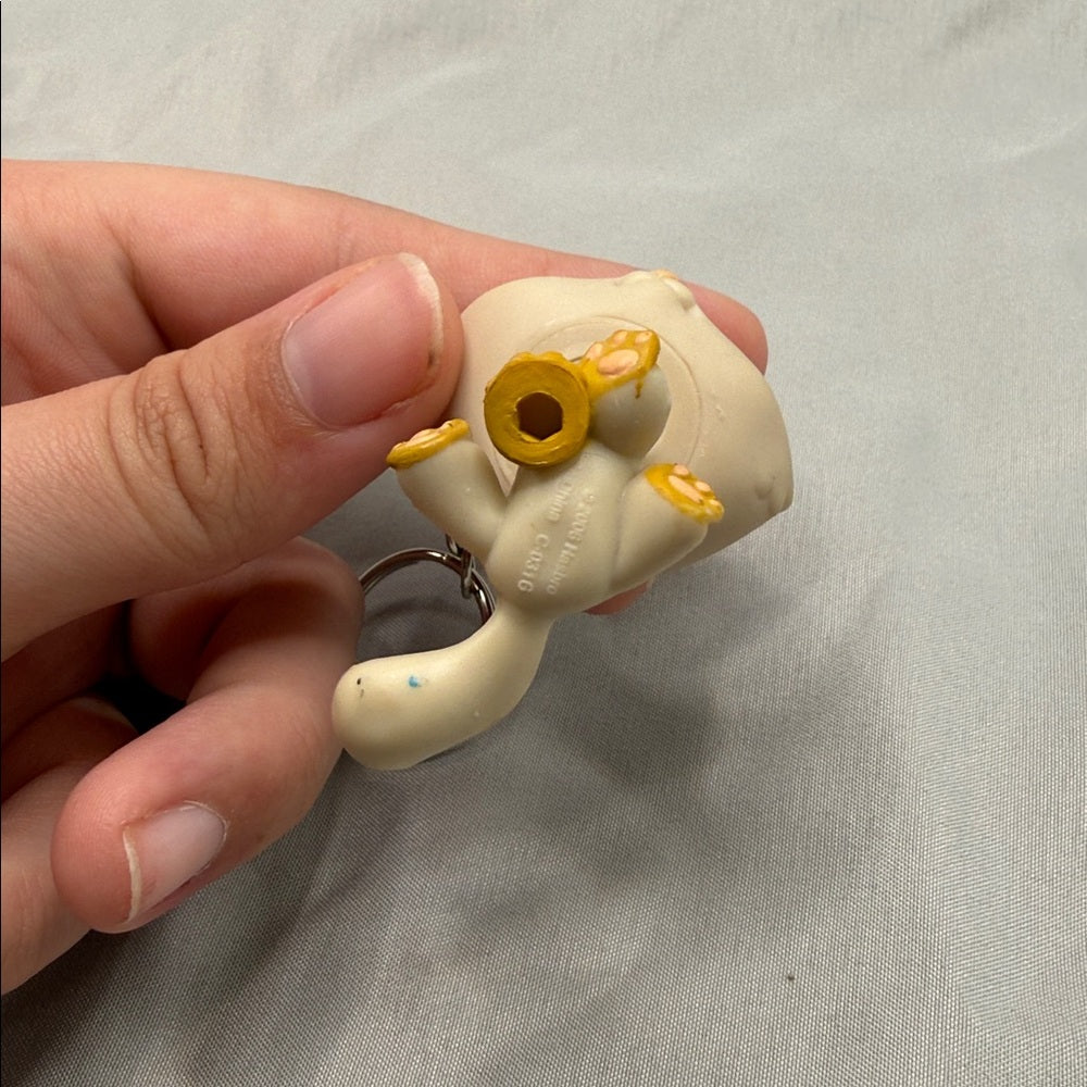 Bottom of keychain of cream cat 