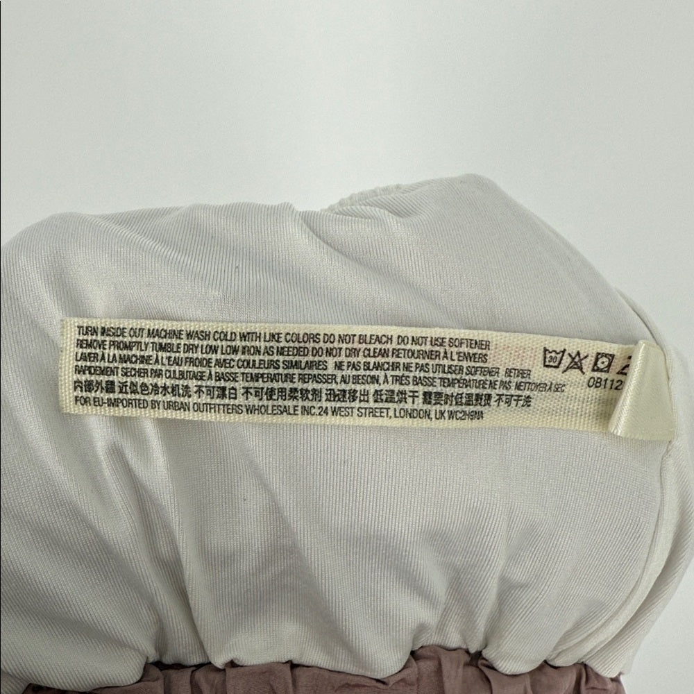 Close-up of a label on a garment with text and symbols.